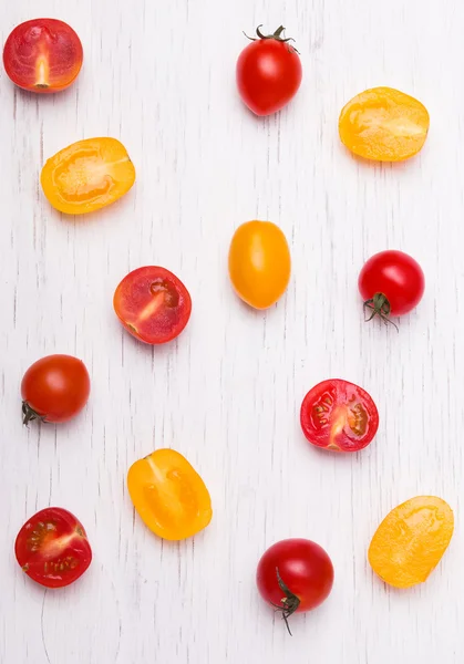 Red and yellow cherry tomatoes — Stock Photo, Image