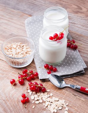 taze yoğurt, iki kavanoz