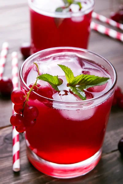 Cold berry drink — Stock Photo, Image