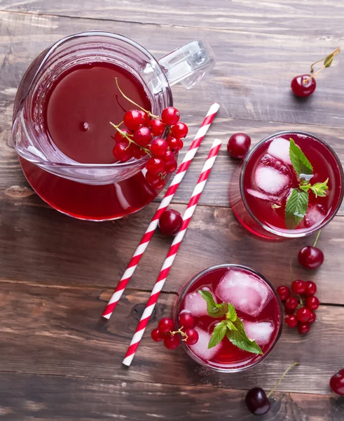 Cold berry drink — Stock Photo, Image