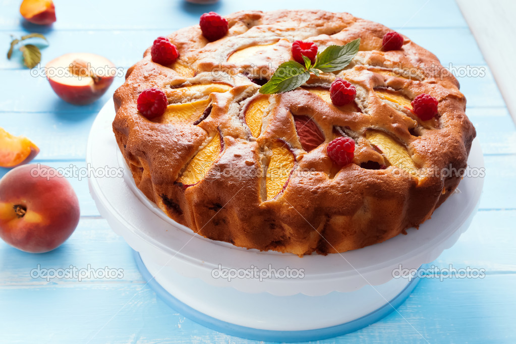 Pie with peaches and raspberry