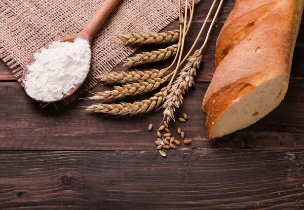 Wheat, flour and bread — Stock Photo, Image