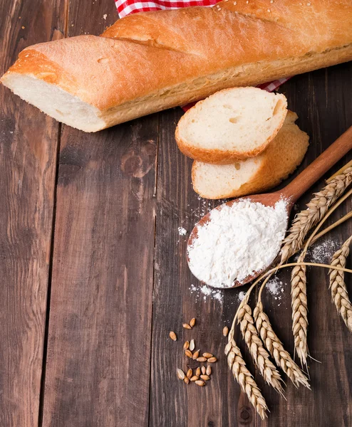 Wheat, flour and bread — Stock Photo, Image