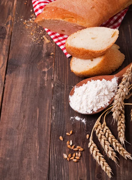 Trigo, farinha e pão — Fotografia de Stock