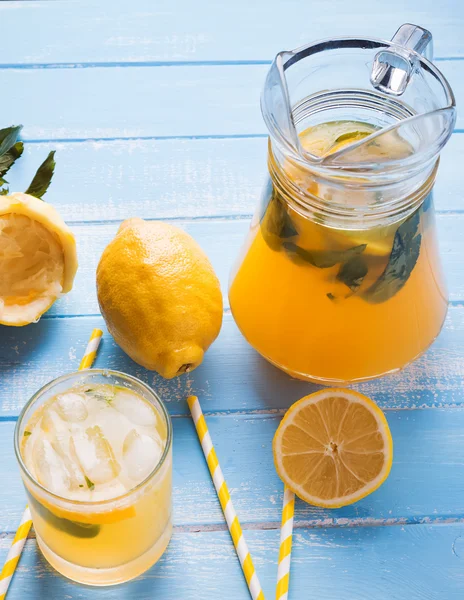 Cold lemonade — Stock Photo, Image