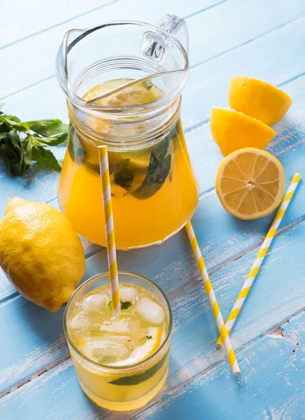 Cold lemonade — Stock Photo, Image