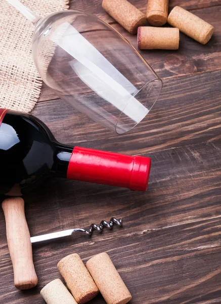 와인 corks와 와인 한 병 — 스톡 사진