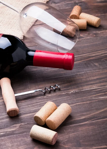 Wine korki i butelka wina — Zdjęcie stockowe