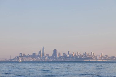 San Francisco şehir sınırı, Define Adası manzaralı.