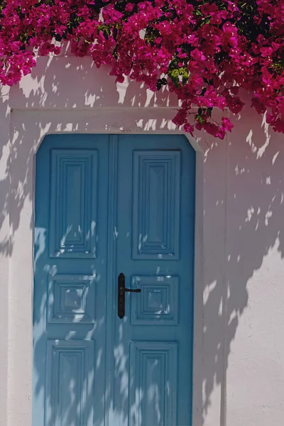 Traditional Blue Door Pink Flowers Street Cozy Greek Town — Stock Photo, Image