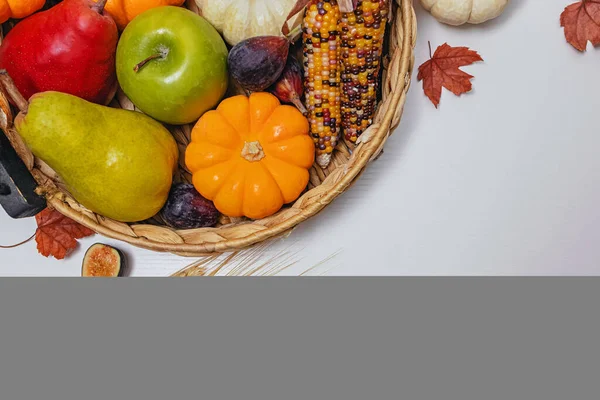 Herbsternte Draufsicht Herbstgemüse Und Früchte Mais Kürbisse Obst Und Weizen — Stockfoto