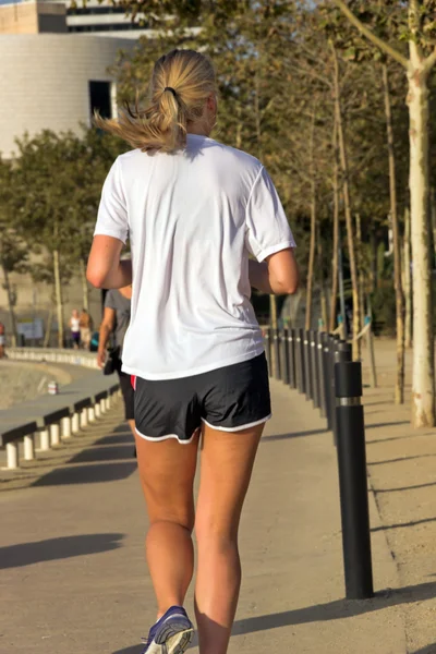 Correndo na rua de manhã — Fotografia de Stock