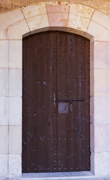 Vieille serrure dans les portes en bois — Photo