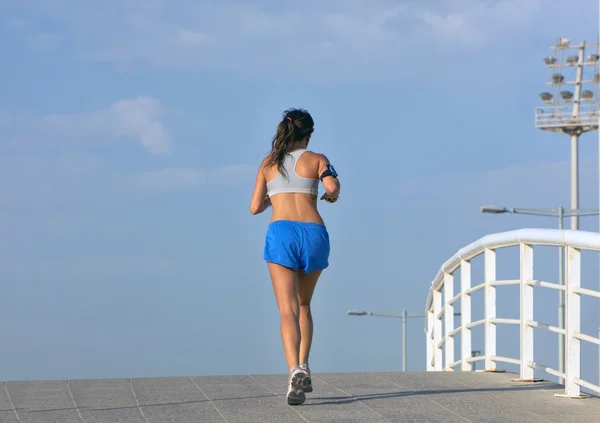 Corra jovem mulher — Fotografia de Stock