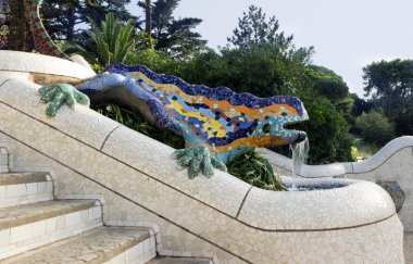 kertenkele tarafından antoni gaudi