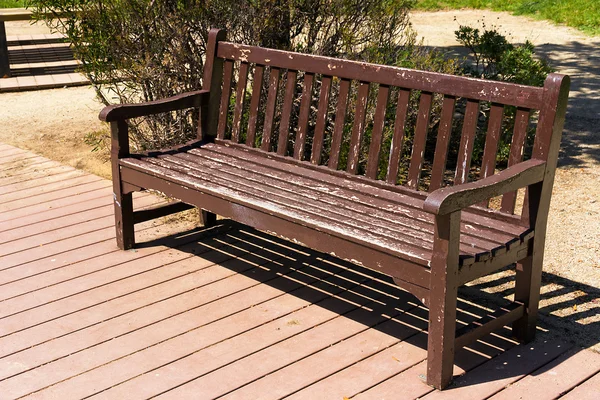 Wooden park bench — Stock Photo, Image