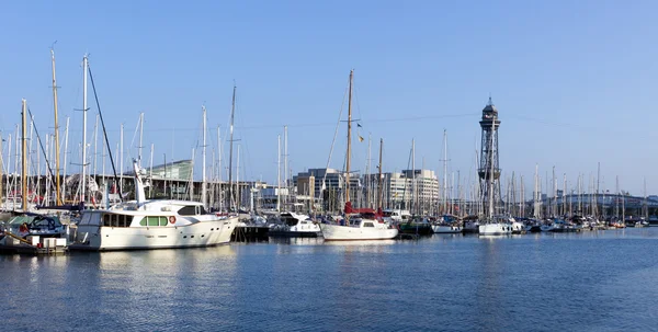 Segelboot in barcelona, spanien — Stockfoto