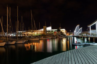 gece port. Barselona Simgesel Yapı, İspanya.