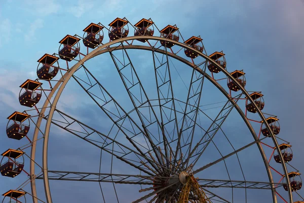 Ferris wheel illuminated at night — Stock Photo, Image