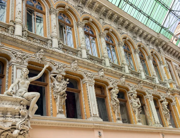 Sculptures on the balcony of Odessa — Stock Photo, Image