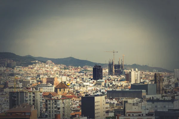 Gammal byggnad i barcelona, Spanien. — Stockfoto