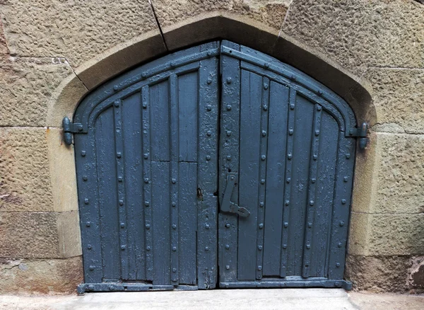 Вивітрювання синій двері — стокове фото