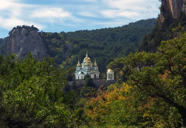 Świątynia saint arhistratiga mihaila, oreanda, — Zdjęcie stockowe