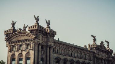 Barcelona'da Griffon heykel. Catalonia, İspanya.