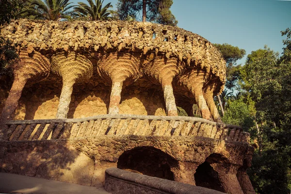 Starożytne akwedukty w parku guell — Zdjęcie stockowe