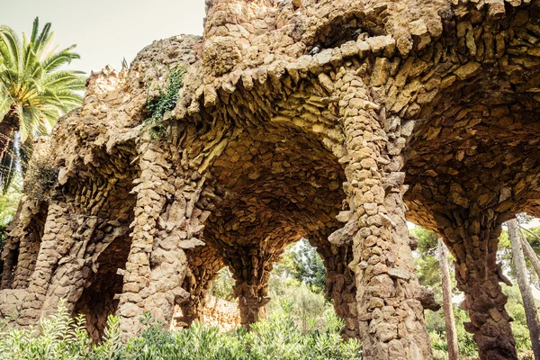 Antický akvadukt v parku guell — Stock fotografie