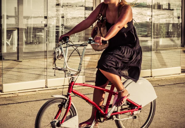 Cavaleiros de Baike na rua — Fotografia de Stock