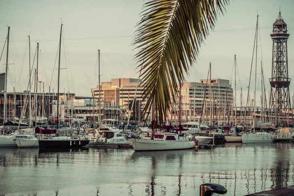 Jacht w port vell w Barcelonie. Katalonia — Zdjęcie stockowe