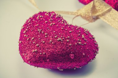 Altın bant kalbinde