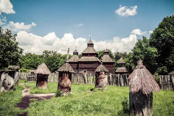 Antieke orthodoxe kerk — Stockfoto