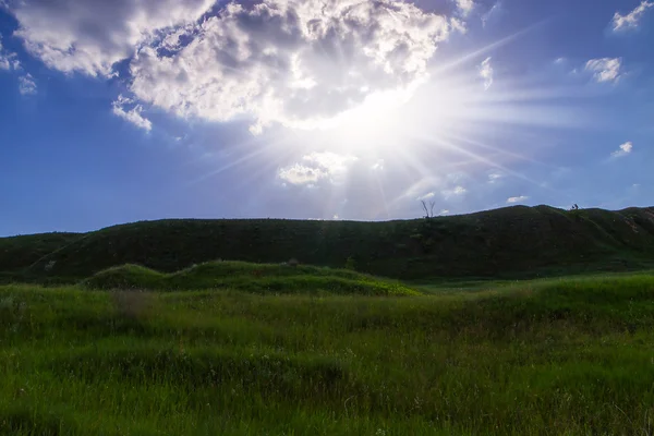 Sun in green hills — Stock Photo, Image