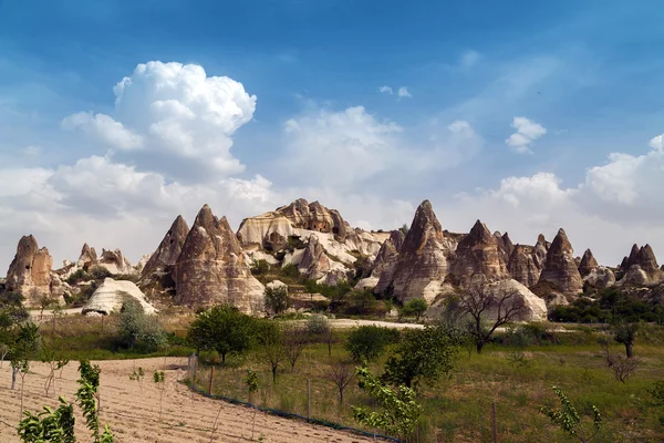 Cueva ciudad de montaña en Capadocia — Foto de Stock