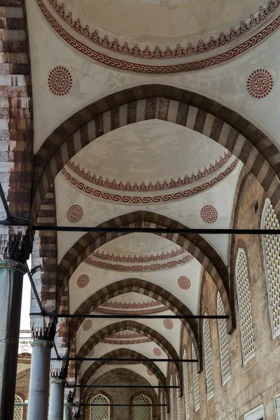 Uvnitř mešity Sultanahmet v Istanbulu, Turecko — Stock fotografie