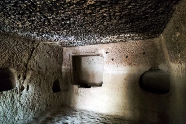 Chambre dans le monastère de grotte — Photo