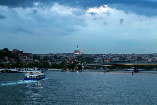 Landscape Golden Horn in Istanbul. Turkey — Stock Photo, Image