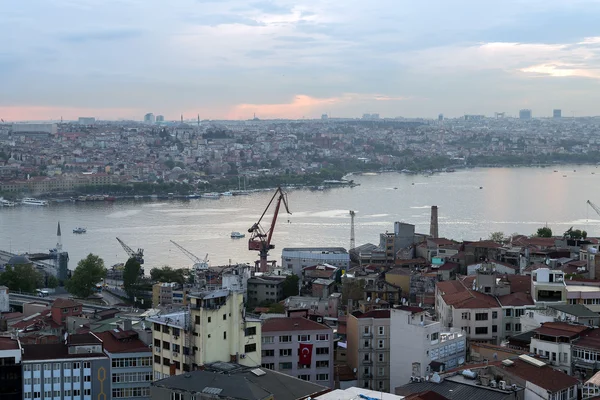 Landschaft goldenes Horn in Istanbul. Truthahn — Stockfoto