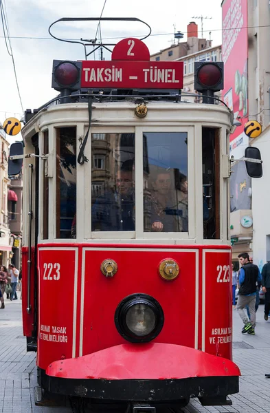 Red vintage tram in Istanbul — Stock Photo, Image