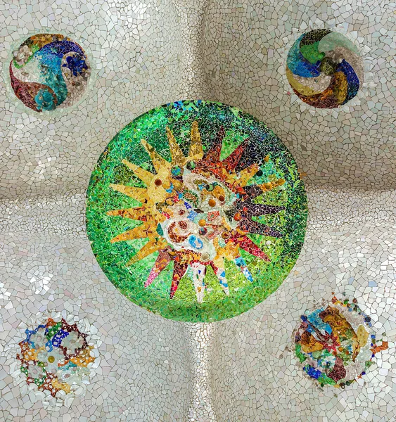 Mozaika słońce w parku guell — Zdjęcie stockowe