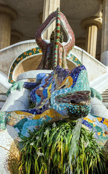 Hagedis in park guell — Stockfoto