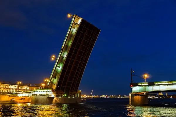 Bridge in the city of St. Petersburg — Stock Photo, Image