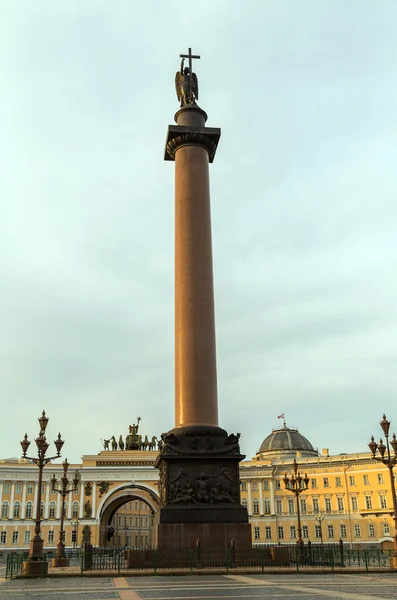 Alexander kolumn i Sankt-petersburg, Ryssland. — Stockfoto