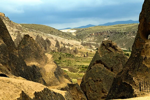 Bergslandskap, Göreme, cappadocia, Turkiet — Stockfoto