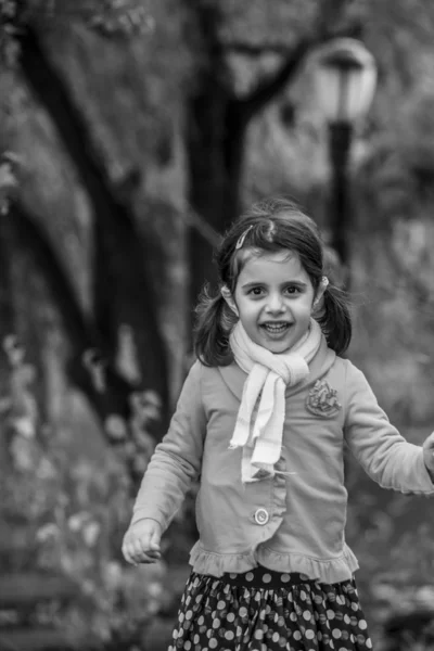 Adorable girl in autumn park — Stock Photo, Image