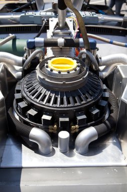 araba motoru açık başlık altında