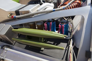 araba motoru açık başlık altında