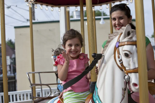Mom and Daughter on merry-go-round — Stock Photo, Image